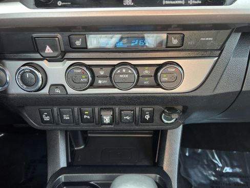 Used 2021 Toyota Tacoma Limited AWD/4WD image 21