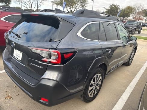 Certified 2025 Subaru Outback Premium image 2