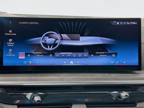 Used 2025 BMW X7 xDrive40i w/ M Sport Package image 16