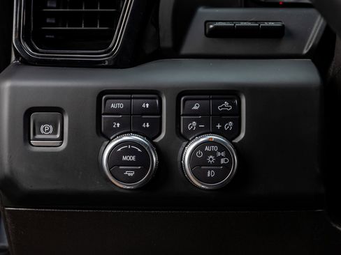 Used 2024 GMC Sierra 2500 AT4 w/ Technology Package image 22