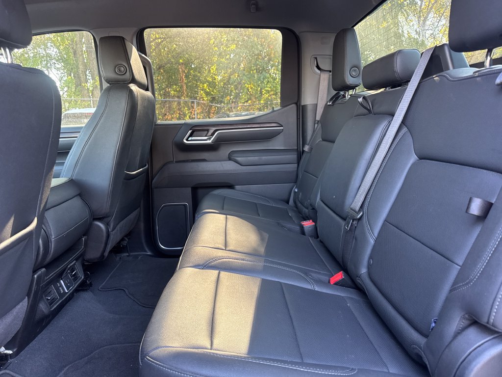 Used 2025 GMC Sierra 1500 SLT AWD/4WD image 11