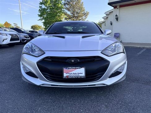 Used 2014 Hyundai Genesis 3.8 RWD image 2
