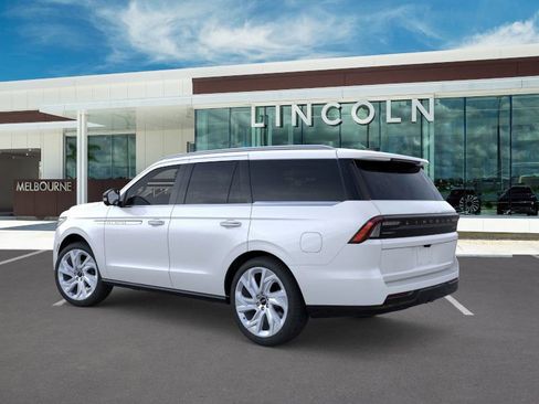 New 2025 Lincoln Navigator Reserve image 4