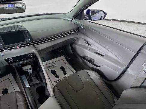 Used 2023 Hyundai Elantra SEL image 21