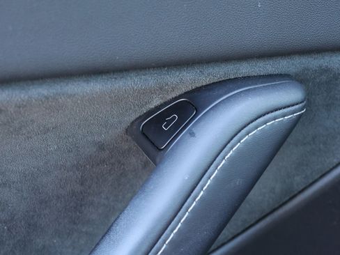 Used 2021 Tesla Model Y Long Range image 13