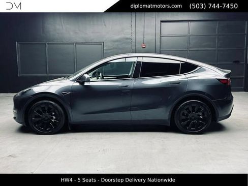 Used 2024 Tesla Model Y Long Range AWD/4WD image 4