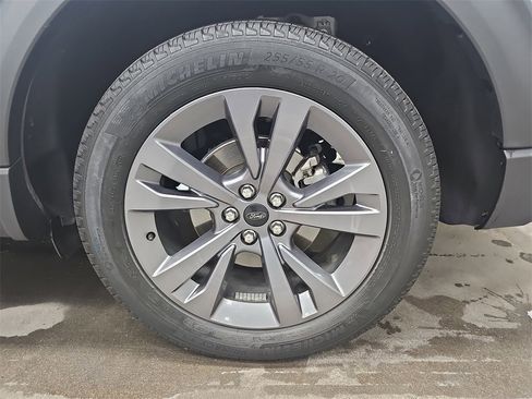 Used 2021 Ford Explorer XLT w/ Equipment Group 202A image 33