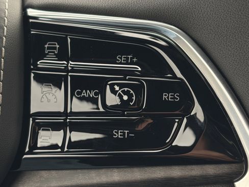 New 2025 Jeep Grand Cherokee Overland w/ Luxury Tech Group IV image 27