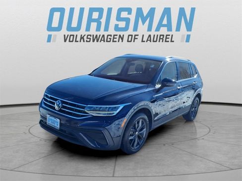 Used 2023 Volkswagen Tiguan SE w/ Panoramic Sunroof Package image 5