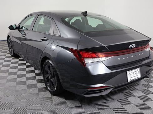 Used 2021 Hyundai Elantra SEL w/ Convenience Package image 6