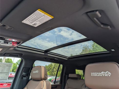 New 2026 Chevrolet Suburban High Country AWD/4WD image 32