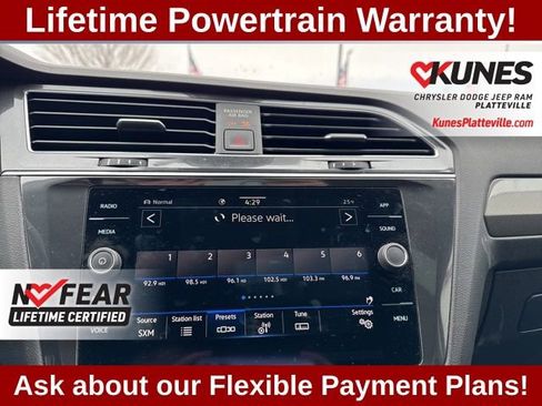 Used 2022 Volkswagen Tiguan SE w/ Panoramic Sunroof Package AWD/4WD image 23