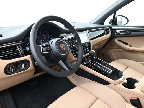 Used 2026 Porsche Macan image 4