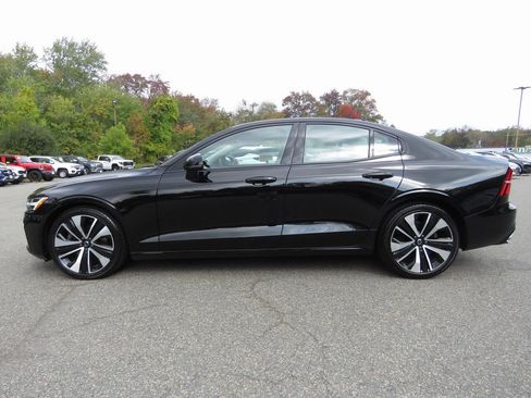 Used 2022 Volvo S60 B5 Momentum w/ Premium Package image 9