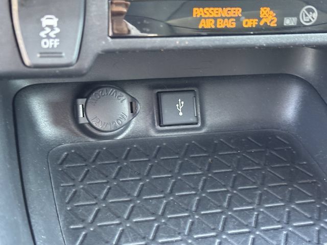 Used 2020 Toyota RAV4 XLE Premium FWD image 20