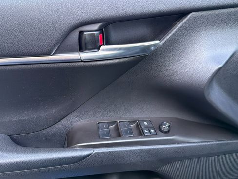 Used 2024 Toyota Camry SE image 11