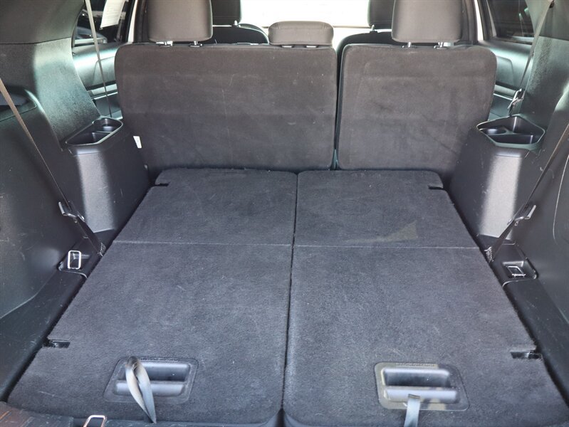 Used 2018 Ford Explorer XLT w/ Equipment Group 201A AWD/4WD image 16