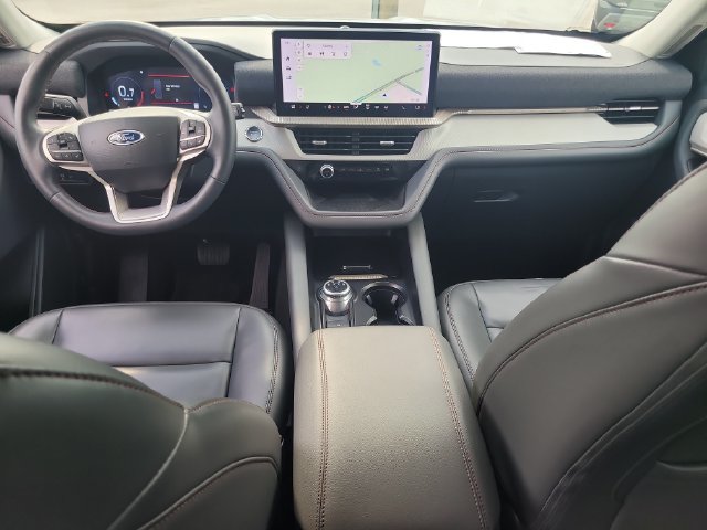 Used 2025 Ford Explorer Active w/ Active Comfort Package AWD/4WD image 17