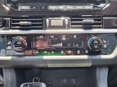 Certified 2025 Nissan Pathfinder Platinum AWD/4WD image 28