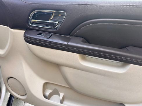 Used 2011 Cadillac Escalade Platinum image 59