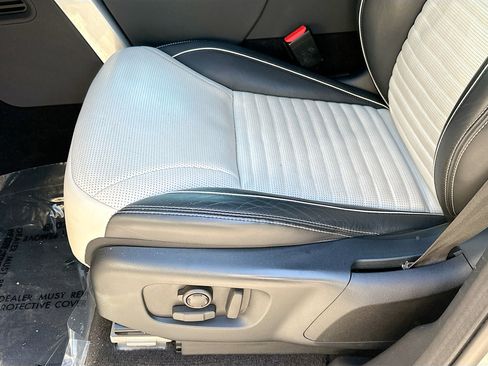 Used 2021 Land Rover Discovery HSE R-Dynamic image 19