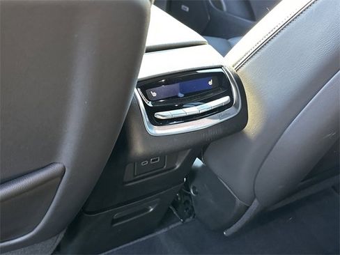 Used 2025 Cadillac XT6 Premium Luxury image 14