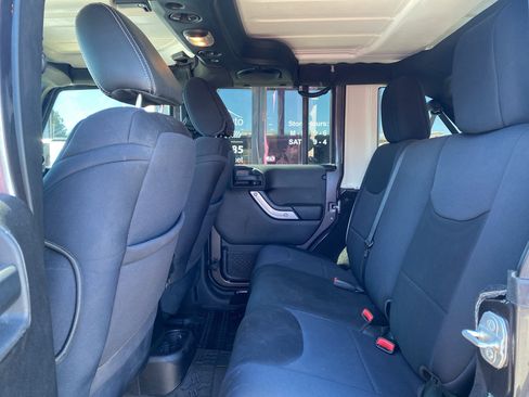 Used 2014 Jeep Wrangler Unlimited Rubicon AWD/4WD image 15