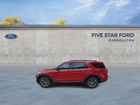 Used 2022 Ford Explorer XLT w/ Equipment Group 202A image 5