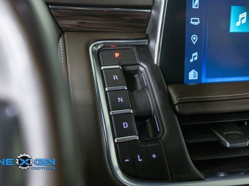 Used 2023 Chevrolet Suburban LT w/ Luxury Package AWD/4WD image 22