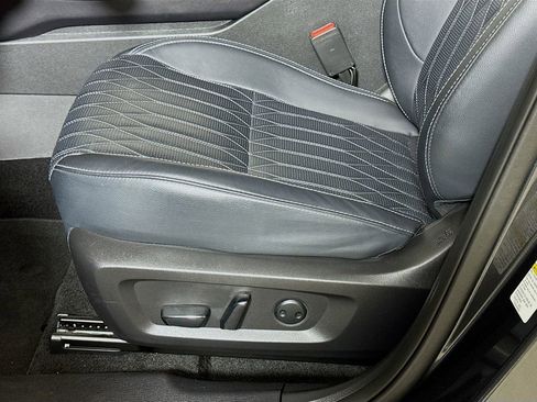 Used 2025 Mitsubishi Outlander SEL image 18