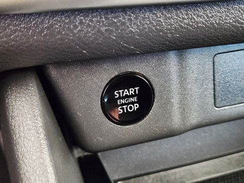 Used 2024 Nissan Rogue SV FWD image 21