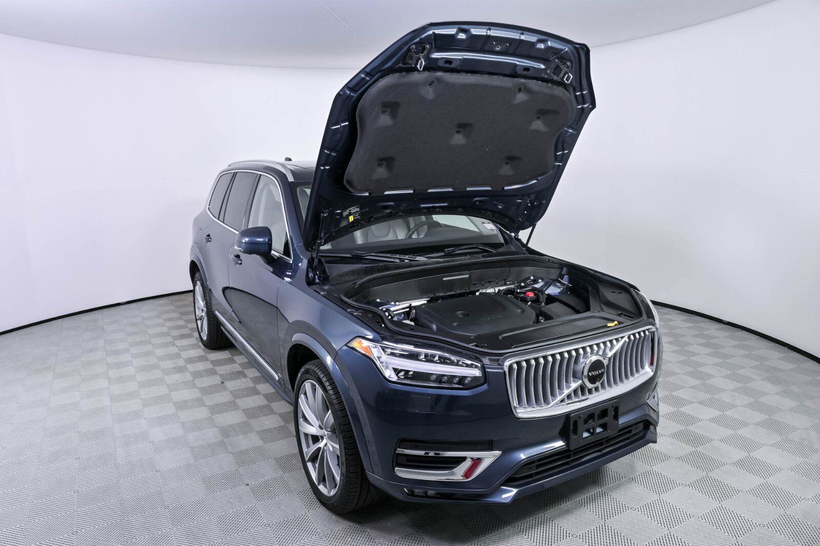 Certified 2024 Volvo XC90 B6 Plus w/ Protection Package AWD/4WD image 32
