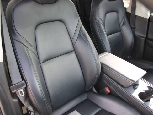 Used 2023 Tesla Model Y Long Range AWD/4WD image 16