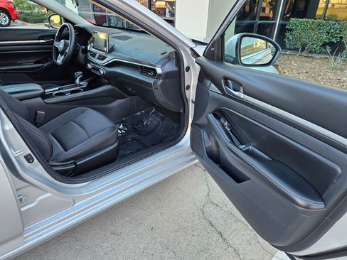 Used 2023 Nissan Altima 2.5 SV image 27