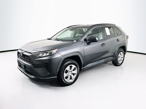 Used 2021 Toyota RAV4 LE FWD image 3