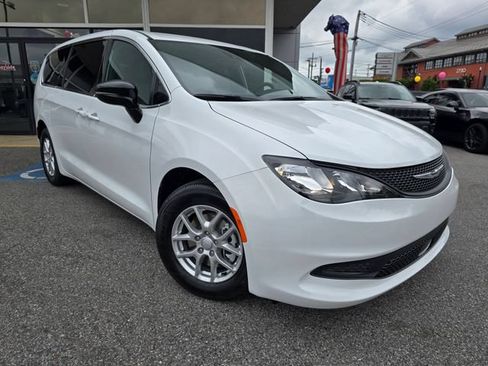 New 2027 Chrysler Pacifica LX FWD image 2