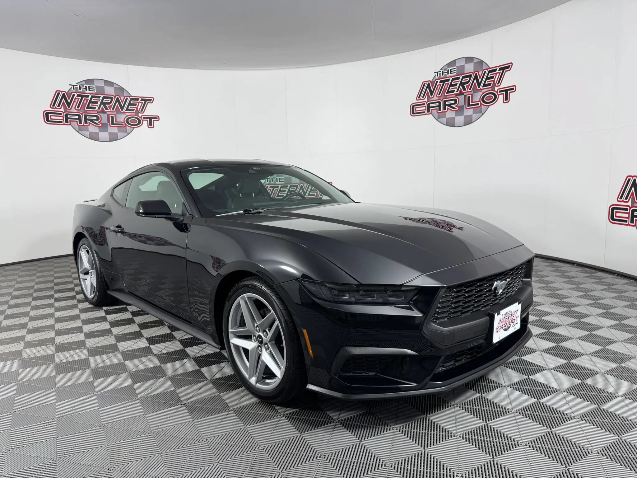 Used 2025 Ford Mustang Coupe RWD image 9