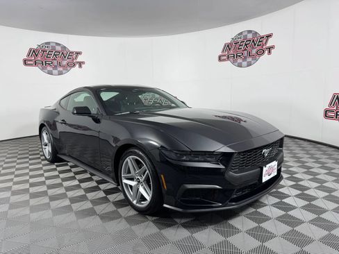 Used 2025 Ford Mustang Coupe RWD image 9