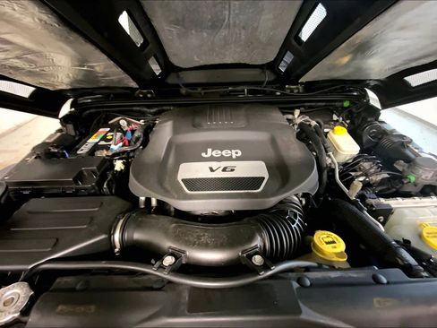 Used 2016 Jeep Wrangler Rubicon w/ Dual Top Group image 29