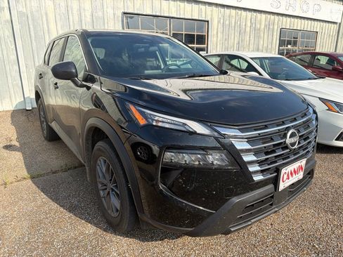 Used 2026 Nissan Rogue S FWD image 2