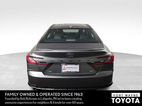 Used 2025 Toyota Camry SE FWD image 8