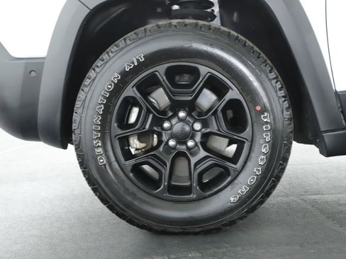 Used 2023 Jeep Cherokee Trailhawk w/ Sun & Sound Group AWD/4WD image 21