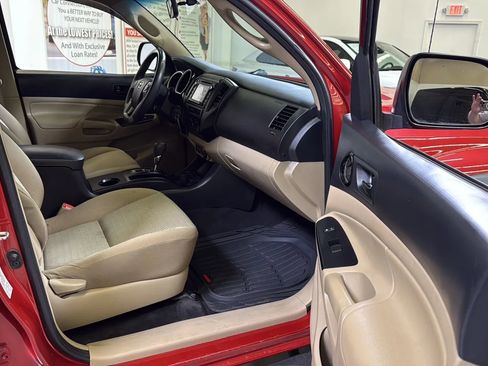 Used 2015 Toyota Tacoma PreRunner image 16