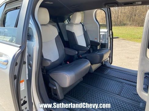 Used 2024 Toyota Sienna XSE FWD image 34