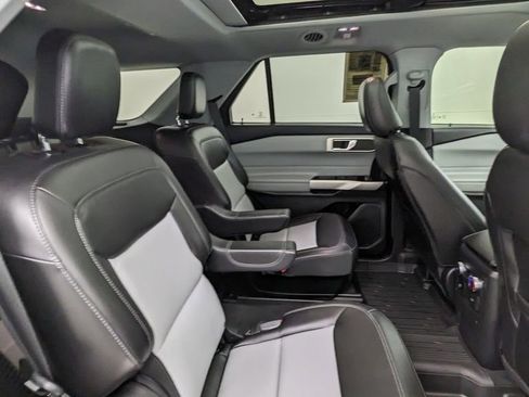 Certified 2022 Ford Explorer XLT w/ XLT Sport Appearance Package AWD/4WD image 41
