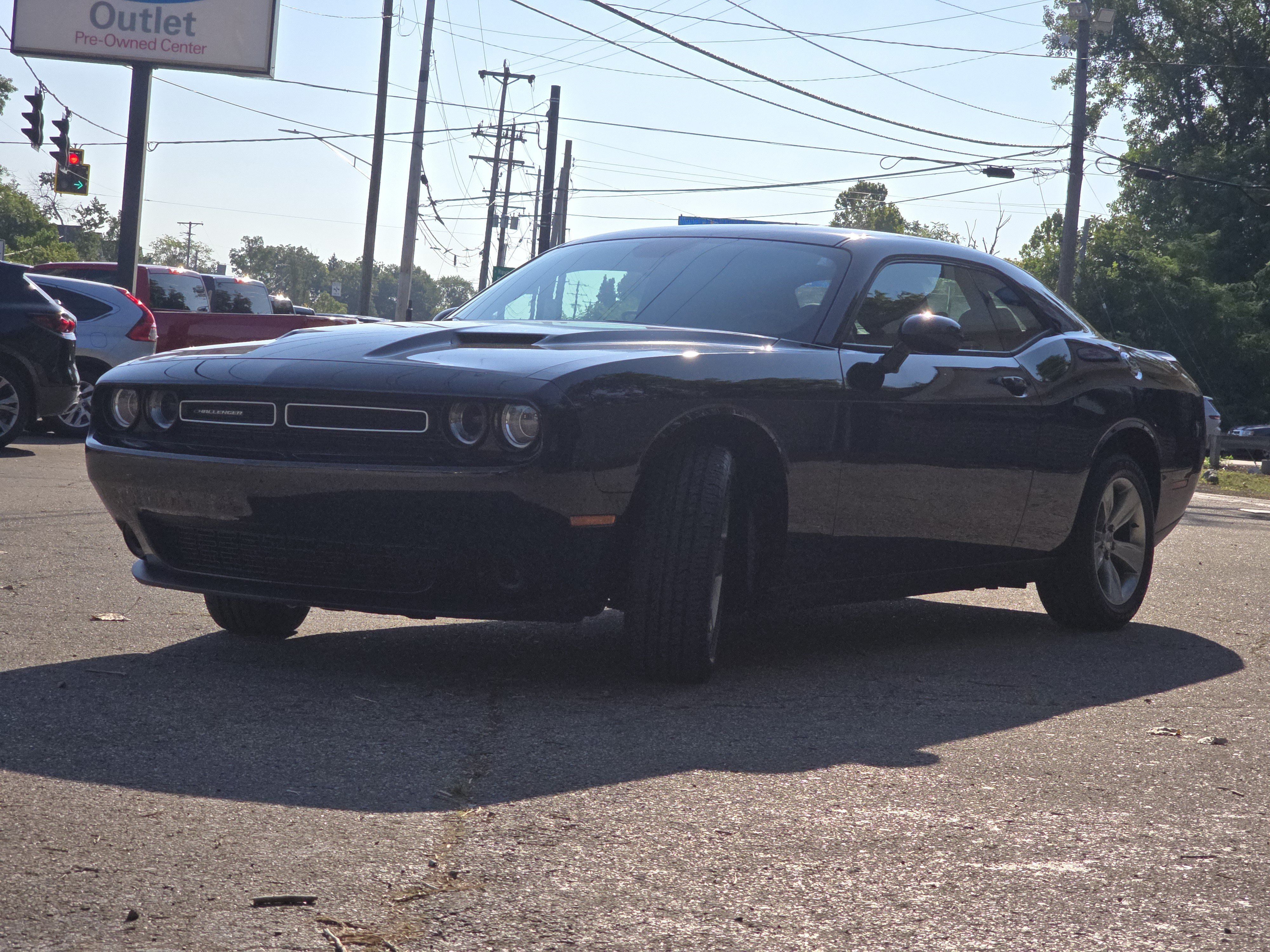 Used 2019 Dodge Challenger SXT RWD image 3