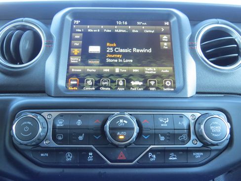 Used 2020 Jeep Gladiator Rubicon image 25