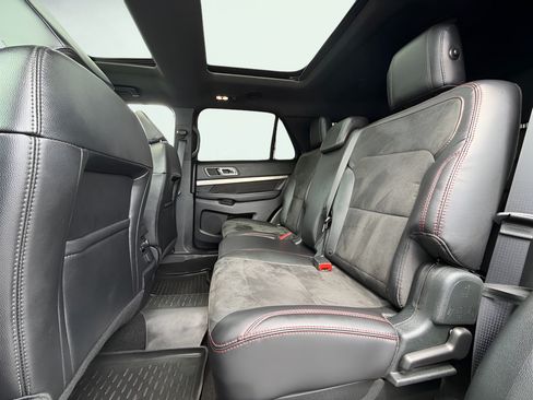 Used 2019 Ford Explorer XLT w/ Equipment Group 202A AWD/4WD image 25