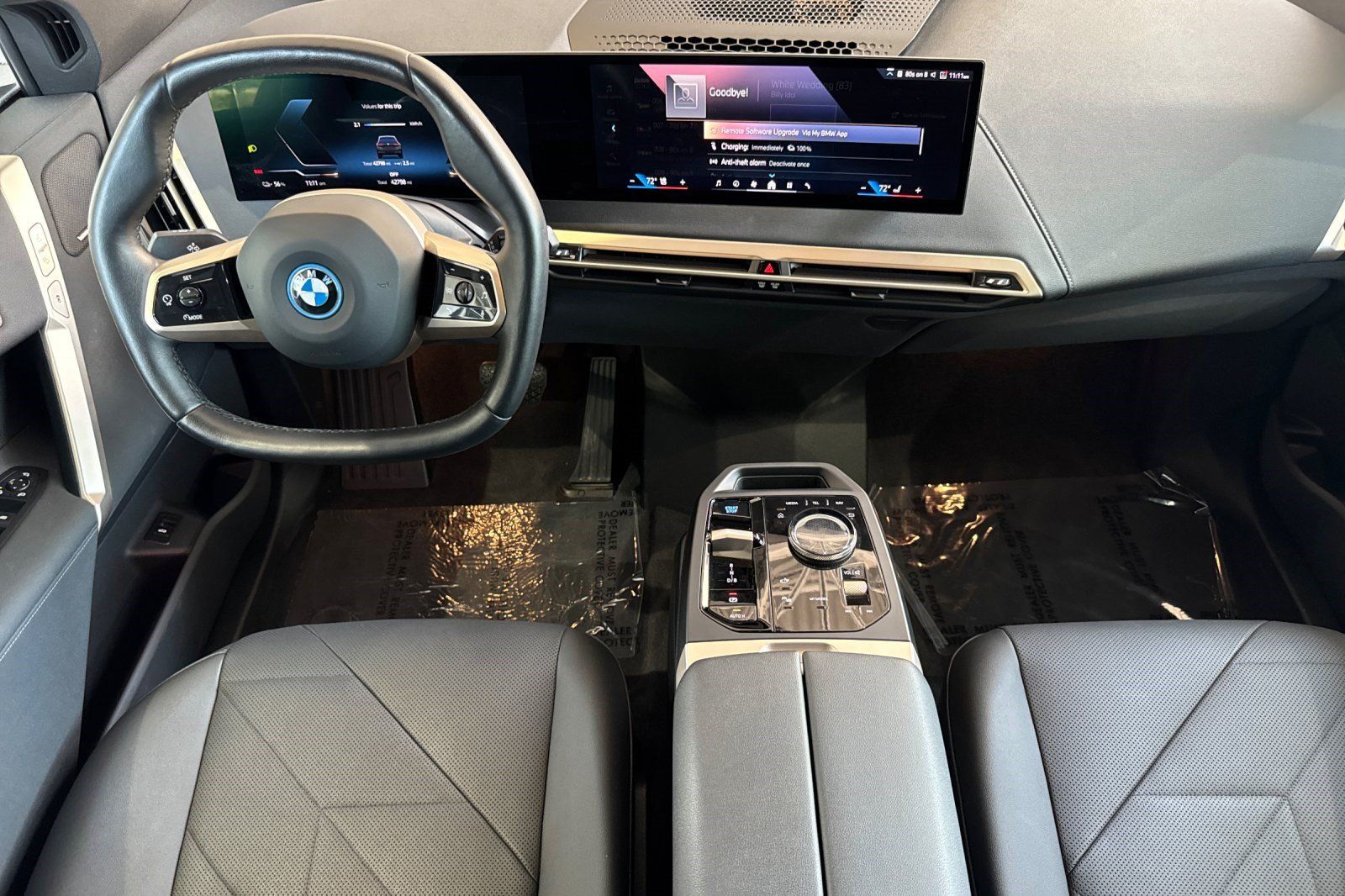 Certified 2024 BMW iX xDrive50 w/ Premium Package AWD/4WD image 17