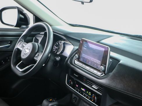Used 2024 Nissan Rogue SV FWD image 25
